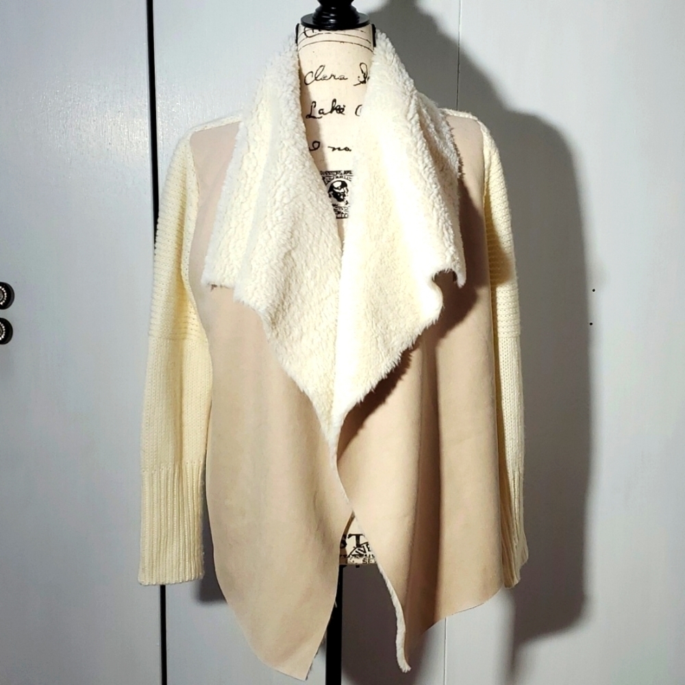 Umgee- Women's cream sherpa open faux Suede Cardigan SHAWL Sz. Small